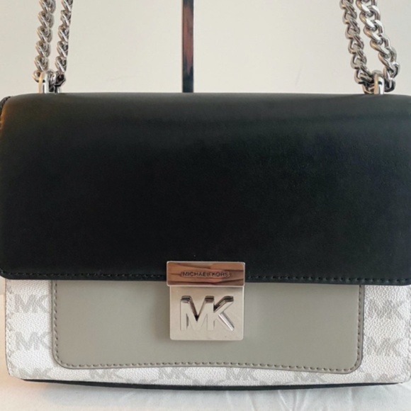 Women's Michael Kors Mindy Chain Shoulder Purse - Picture 3 of 3